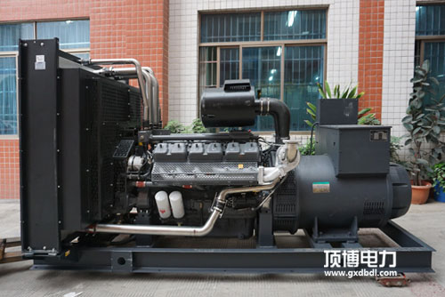 600KW柴油發(fā)電機靜音箱尺寸是多少？